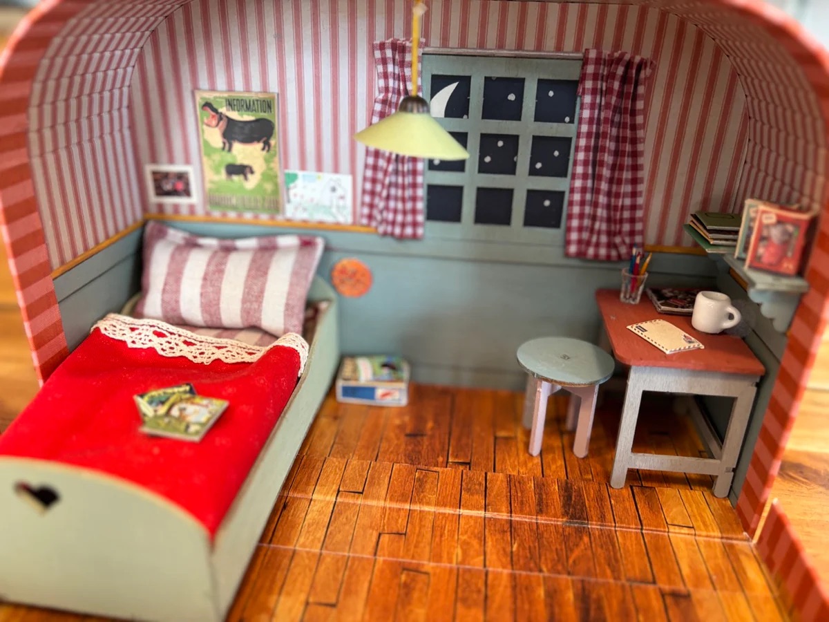 Mouse Mansion To Go - Bedroom - Image 3